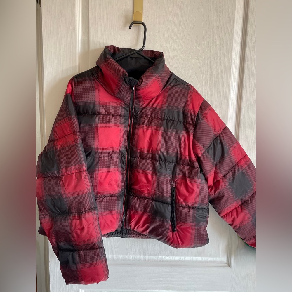 Checkered Puffer Jacket - Old Navy - M